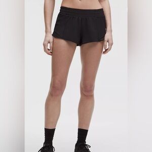 NWT Lululemon Hotty Hot Low-Rise Lined Short 2.5" - Black - Size 14